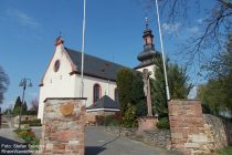 Oberrhein: Sankt-Kilian-Kirche in Nierstein - Foto: Stefan Frerichs / RheinWanderer.de