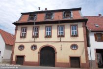 Oberrhein: Historisches Rathaus von Abenheim - Foto: Stefan Frerichs / RheinWanderer.de