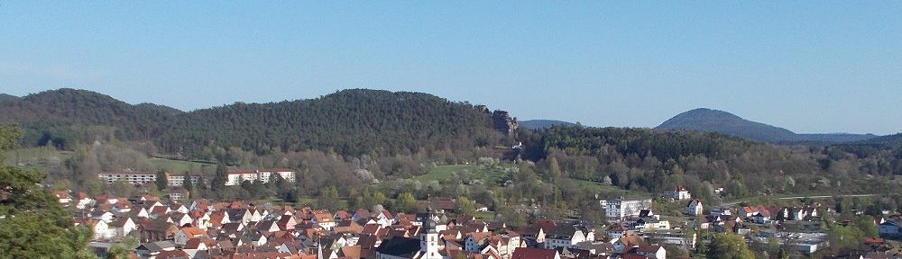 Pfälzerwald: Blick auf Dahn vom Jungfernsprung - Foto: Stefan Frerichs / RheinWanderer.de