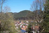 Pfälzerwald: Blick auf Erfweiler - Foto: Stefan Frerichs / RheinWanderer.de
