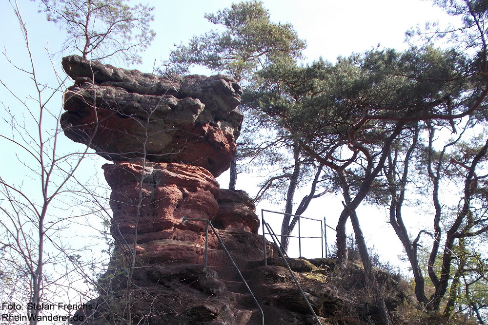 Pfälzerwald: Schwalbenfelsen bei Dahn - Foto: Stefan Frerichs / RheinWanderer.de