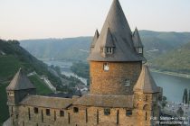 Mittelrhein: Schildmauer von Burg Stahleck - Foto: Stefan Frerichs / RheinWanderer.de