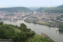 Mittelrhein: Naheblick auf Bingen, Burg Ehrenfels und Mäuseturm - Foto: Stefan Frerichs / RheinWanderer.de