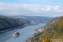 Mittelrhein: Blick auf Burg Pfalzgrafenstein, Kaub und Burg Gutenfels - Foto: Stefan Frerichs / RheinWanderer.de