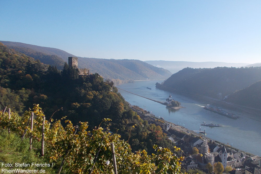 Mittelrhein: Blick auf die Burgen Gutenfels und Pfalzgrafenstein sowie Kaub - Foto: Stefan Frerichs / RheinWanderer.de