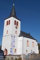 Mittelrhein: Pfarrkirche von Dörscheid - Foto: Stefan Frerichs / RheinWanderer.de