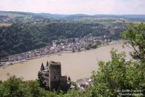 Mittelrhein: Blick auf Burg Katz und Sankt Goar - Foto: Stefan Frerichs / RheinWanderer.de
