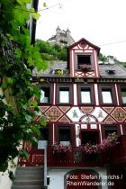 Mittelrhein: Blick aus der Altstadt von Sankt Goarshausen auf Burg Katz - Foto: Stefan Frerichs / RheinWanderer.de