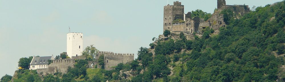 Mittelrhein: Die Burgen Sterrenberg und Liebenstein - Foto: Stefan Frerichs / RheinWanderer.de