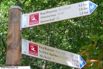 Mittelrhein: Wanderwegweiser am Forsthaus Heiligkreuz im Binger Wald - Foto: Stefan Frerichs / RheinWanderer.de