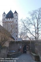 Inselrhein: Eingang zur Kurfürstlichen Burg in Eltville - Foto: Stefan Frerichs / RheinWanderer.de