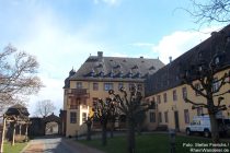 Inselrhein: Herrenhaus und Westflügel von Schloss Vollrads - Foto: Stefan Frerichs / RheinWanderer.de
