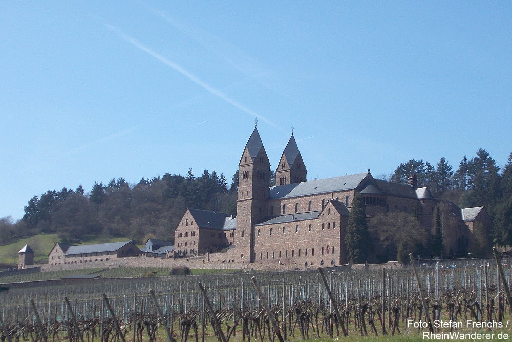 Inselrhein: Abtei Sankt Hildegard bei Rüdesheim - Foto: Stefan Frerichs / RheinWanderer.de