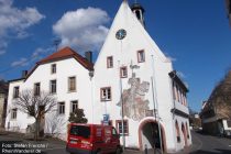 Inselrhein: Historisches Rathaus in Mittelheim - Foto: Stefan Frerichs / RheinWanderer.de