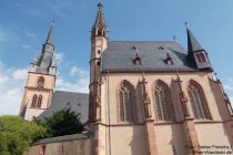 Inselrhein: Sankt-Valentinus-und Dionysius-Kirche und Sankt-Michaels-Kapelle in Kiedrich - Foto: Stefan Frerichs / RheinWanderer.de