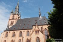 Inselrhein: Sankt-Valentinus-und Dionysius-Kirche in Kiedrich - Foto: Stefan Frerichs / RheinWanderer.de