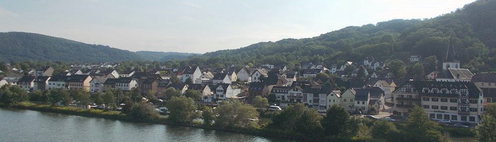 Mosel: Blick auf Löf - Foto: Stefan Frerichs / RheinWanderer.de