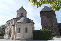 Mosel: Oberburg mit Matthiaskapelle bei Kobern-Gondorf - Foto: Stefan Frerichs / RheinWanderer.de