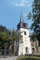 Mosel: Sankt-Nikolaus-Kirche in Oberfell - Foto: Stefan Frerichs / RheinWanderer.de