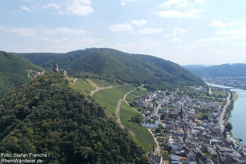 Mosel: Blick vom Bleidenberg auf Burg Thurant und Alken - Foto: Stefan Frerichs / RheinWanderer.de