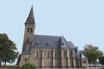 Mosel: Sankt-Bartholomäus-Kirche in Kail - Foto: Stefan Frerichs / RheinWanderer.de