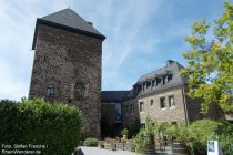 Mosel: Bergfried der Oberburg von Kobern - Foto: Stefan Frerichs / RheinWanderer.de