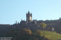 Mosel: Reichsburg in Cochem - Foto: Stefan Frerichs / RheinWanderer.de