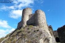 Mosel: Bergfried der Winneburg - Foto: Stefan Frerichs / RheinWanderer.de