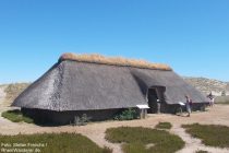 Amrum: Eisenzeitliches Haus im Archäologischen Areal - Foto: Stefan Frerichs / RheinWanderer.de