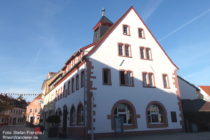 Pfälzerwald: Altes Rathaus in Grünstadt - Foto: Stefan Frerichs / RheinWanderer.de