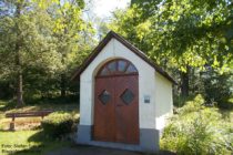 Mittelrhein: Waldkapelle bei Filsen - Foto: Stefan Frerichs / RheinWanderer.de