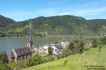 Mittelrhein: Blick auf Filsen mit Sankt-Margaretha-Kirche - Foto: Stefan Frerichs / RheinWanderer.de