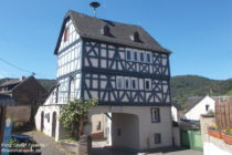 Mittelrhein: Wachport mit Rathaus in Filsen - Foto: Stefan Frerichs / RheinWanderer.de