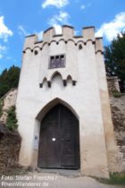 Mittelrhein: Zweites Tor von Burg Lahneck - Foto: Stefan Frerichs / RheinWanderer.de