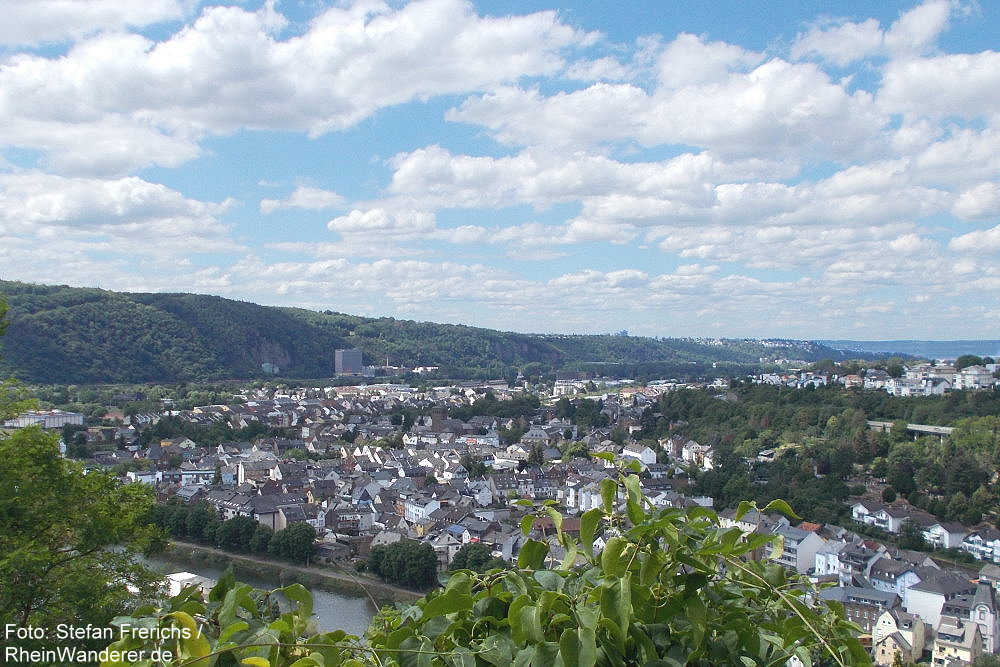 Mittelrhein: Blick von Burg Lahneck auf Niederlahnstein - Foto: Stefan Frerichs / RheinWanderer.de