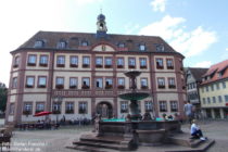 Pfälzerwald: Stadthaus am Marktplatz in Neustadt - Foto: Stefan Frerichs / RheinWanderer.de