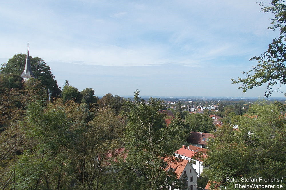 Odenwald: Blick auf Jugenheim mit Bergkirche - Foto: Stefan Frerichs / RheinWanderer.de