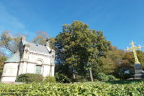 Odenwald: Mausoleum und Goldenes Kreuz auf dem Heiligenberg - Foto: Stefan Frerichs / RheinWanderer.de