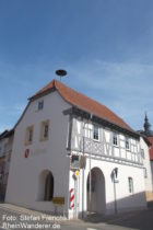 Inselrhein: Rathaus von Appenheim - Foto: Stefan Frerichs / RheinWanderer.de