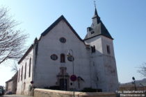 Inselrhein: Sankt-Johannes-Evangelist-Kirche in Großwinternheim - Foto: Stefan Frerichs / RheinWanderer.de