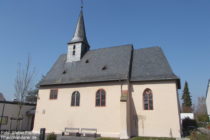 Inselrhein: Sankt-Bartholomäus-Kirche in Schwabenheim - Foto: Stefan Frerichs / RheinWanderer.de