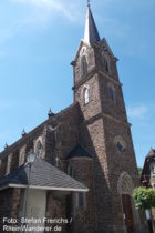 Mosel: Sankt-Peter-und-Paul-Kirche in Neef - Foto: Stefan Frerichs / RheinWanderer.de