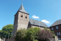 Niederrhein: Sankt-Aldegundis-Kirche in Leverkusen-Rheindorf - Foto: Stefan Frerichs / RheinWanderer.de