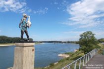 Niederrhein: Leda-Statue an der Rheinpromenade in Monheim - Foto: Stefan Frerichs / RheinWanderer.de