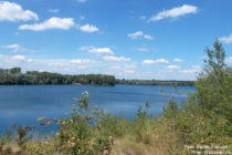 Niederrhein: Blick auf den Monbagsee bei Monheim - Foto: Stefan Frerichs / RheinWanderer.de