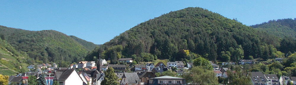 Ahr: Blick auf Rech - Foto: Stefan Frerichs / RheinWanderer.de