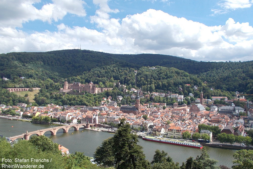 Neckar: Blick auf Altstadt und Schloss von Heidelberg - Foto: Stefan Frerichs / RheinWanderer.de