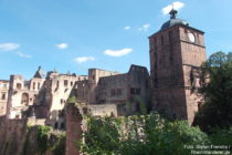 Neckar: Torturm und Westteil vom Heidelberger Schloss - Foto: Stefan Frerichs / RheinWanderer.de