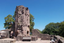 Neckar: Torgebäude von Burg Dilsberg - Foto: Stefan Frerichs / RheinWanderer.de