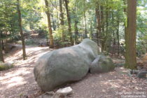 Odenwald: Felsblock Steinerner Gaul bei Hemsbach - Foto: Stefan Frerichs / RheinWanderer.de